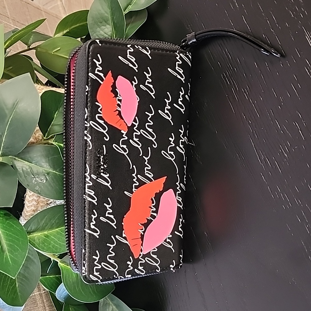 VICTORIA'S SECRET Love Kisses Zip Around Long Wallet Wristlet Lips Vegan Leather - Picture 10 of 13